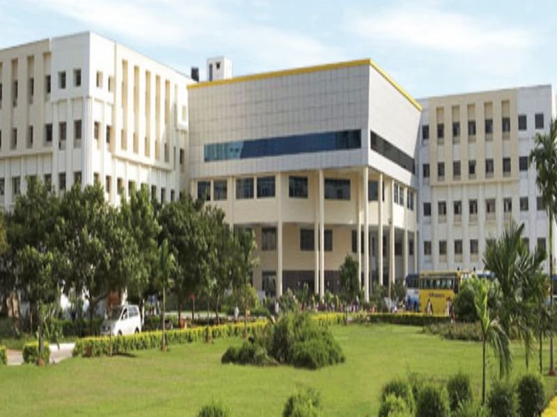 SRM Medical College Chennai campus building
